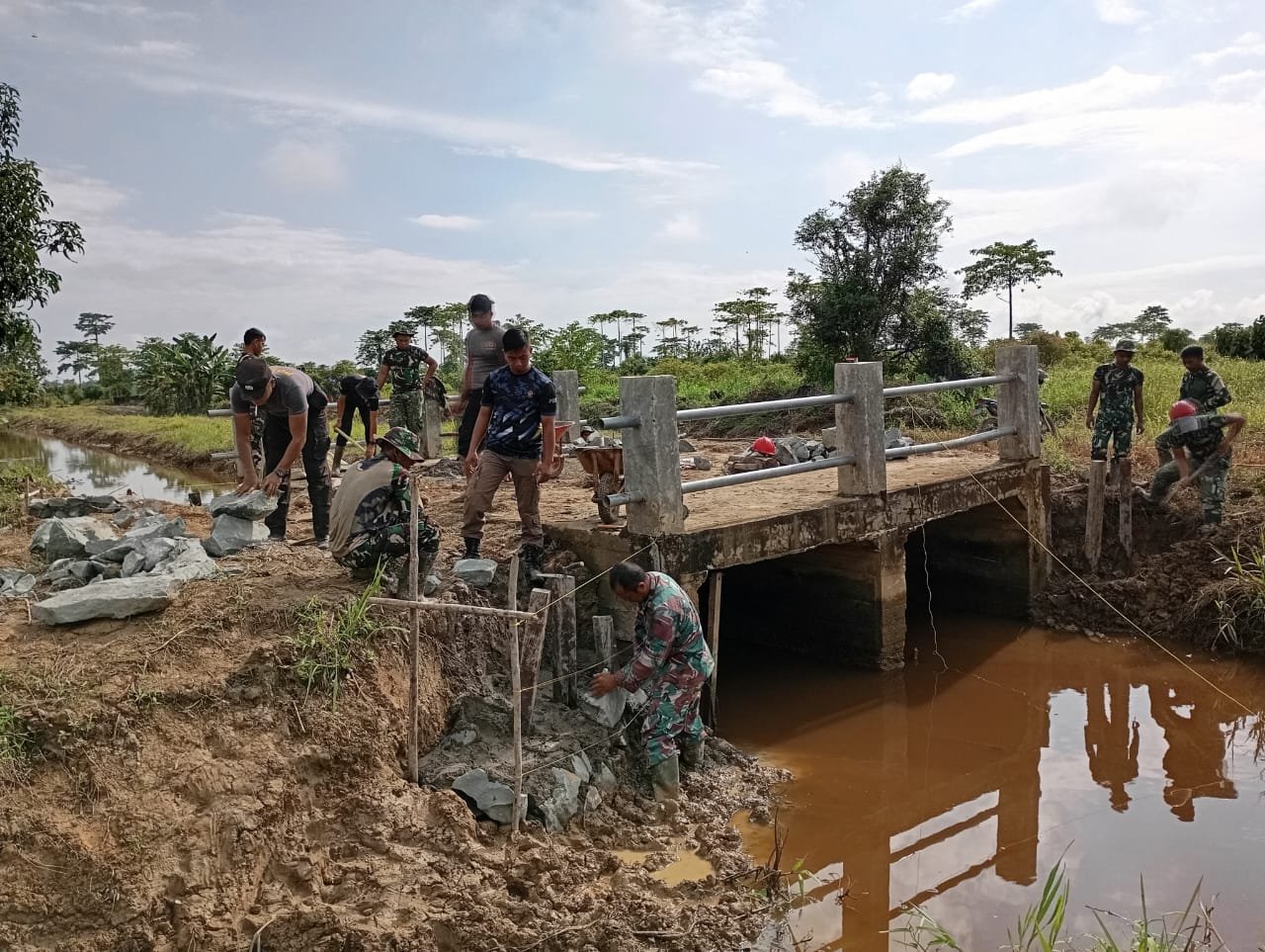 TMMD ke- 121 Wiltas Kodim 0910/Malinau Tumbuhkan Semangat Gotong Royong di Perbatasan