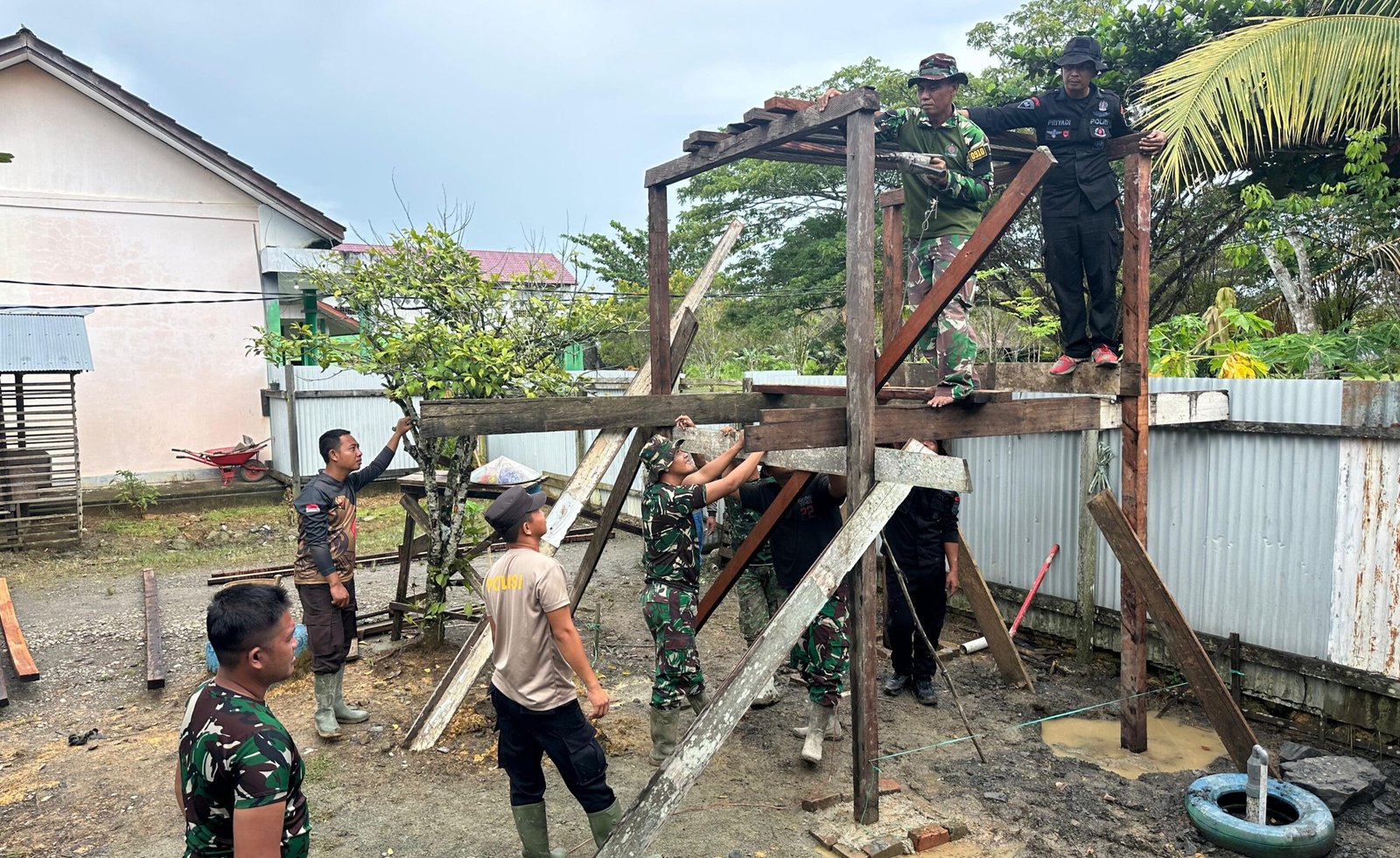 Penuhi Kebutuhan Air Bersih, TMMD ke-121 Wiltas Kodim 0910/Malinau Bangun Sumur Bor