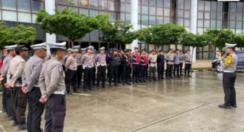 Dirlantas Polda Kaltara Memberikan Arahan pada Apel Pagi OPS Lilin Kayan 2024 di Halaman Mapolda Kaltara