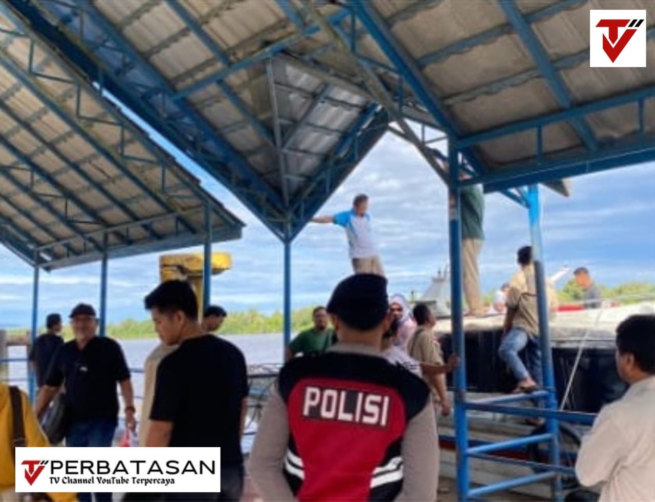 Personel Satgas Pam Giat Ops Lilin Kayan Polda Kaltara Laksanakan Giat Patroli Dialogis di Pusat Keramaian