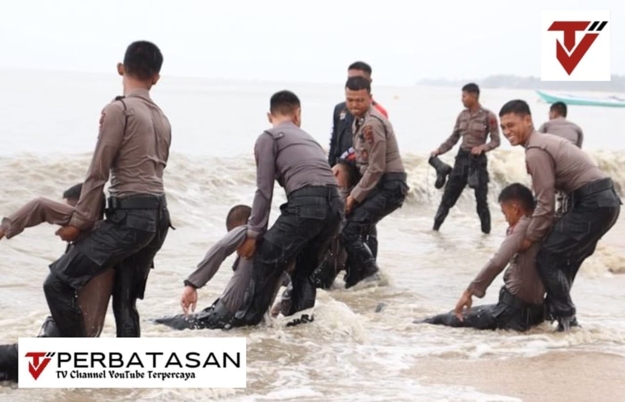 Latihan SAR untuk Siaga Bencana Alam di Pantai Tanah Kuning oleh Direktorat Samapta Polda Kaltara