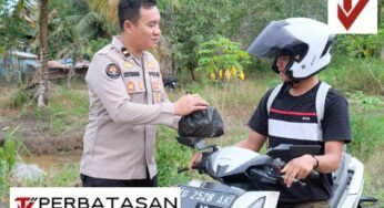 Sinergi Bidhumas Polda Kaltara dan Masyarakat di Bulan Ramadhan, Serunya Bagi-Bagi Takjil di Desa Tanjung Buka