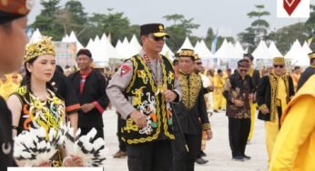 Kapolda Kaltara Hadiri Upacara Pengibaran Bendera Dalam Rangka Memperingati Hari Jadi Kota Tanjung Selor Ke 235 Dan Kabupaten Bulungan Ke 65 Di Lapangan Kebunraya Bundayati Tanjung Selor