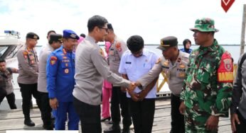 Wakapolda Kaltara Tinjau Pelaksanaan Pengobatan Gratis, Baksos Paket Sembako dan Perpustakaan Terapung di Tana Lia