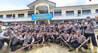 Kapolri Tinjau Aceh Tamiang, Targetkan Sekolah Bisa Segera Beroperasi 