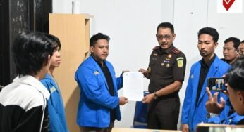 Temui Massa Aksi, Kajati : Komitmen Menindaklanjuti Setiap Temuan dan Laporan