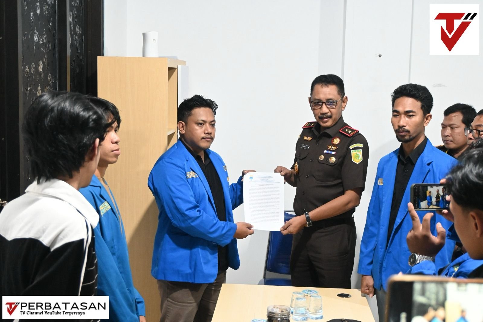 Temui Massa Aksi, Kajati : Komitmen Menindaklanjuti Setiap Temuan dan Laporan