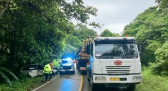 Xenia Hantam Truk di Jalan Poros Desa Sungai Urang, Tanjung Palas, Berakhir Damai