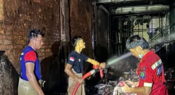 Ruko Dua Lantai Tempat Gudang Rokok di Nunukan Terbakar