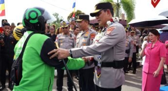 Komunitas Ojol Tanjung Selor Lepas Kepergian Irjen Pol. Djati Wiyoto Abadhy dengan Syal Dayak