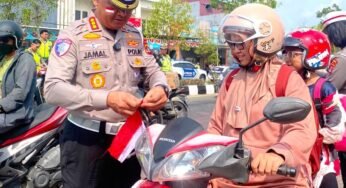 Polantas Karib Semarakkan HUT ke-81 RI, Ditlantas Polda Kaltara Bagikan 5.000 Bendera Merah Putih